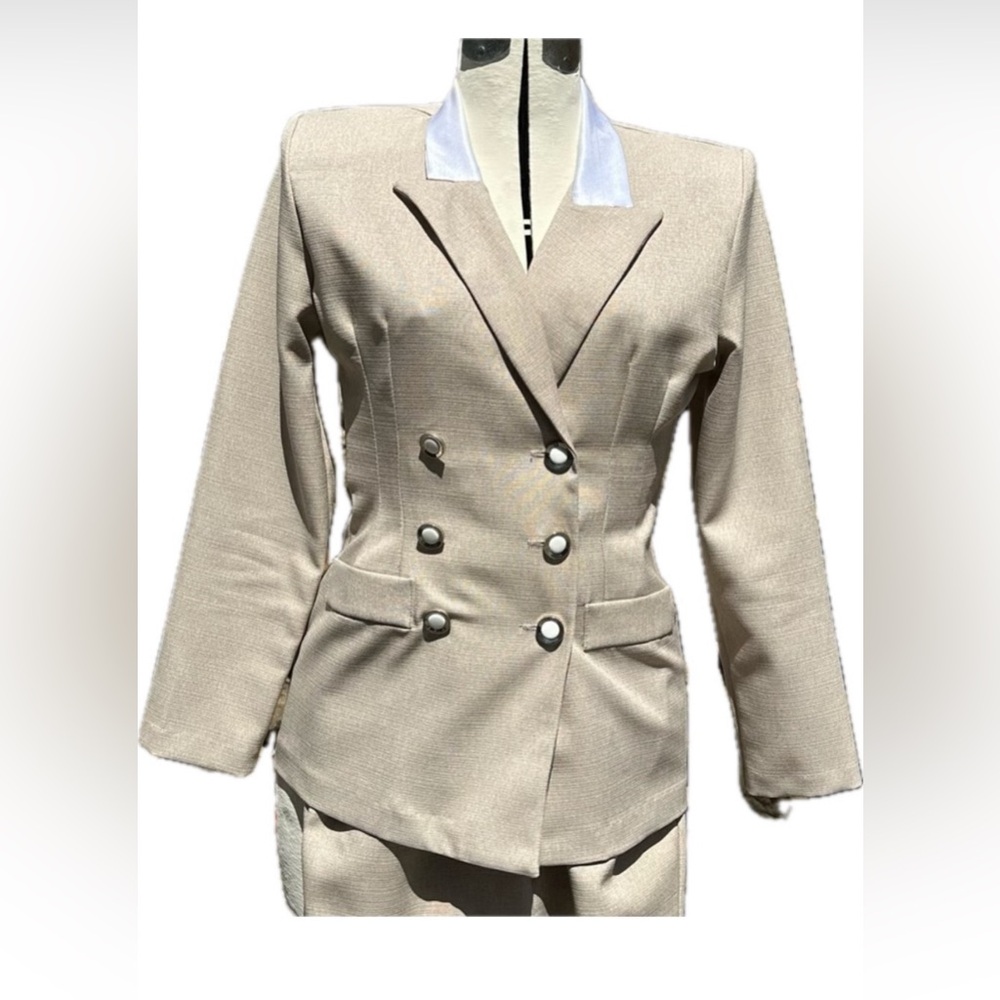 Victoria Ashley New York VTG two piece suit tan size 5/6